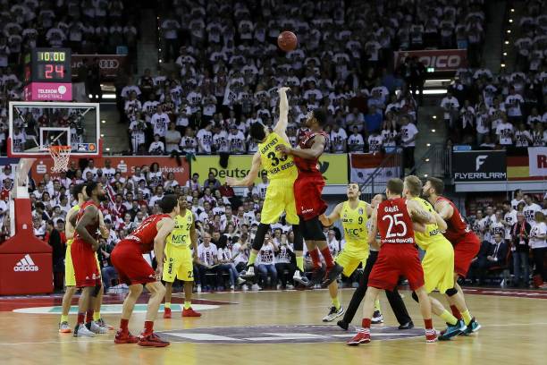 巴媒：前巴西主帅蒂特将重返教职，桑托斯等队已和他进行接洽（巴媒：前巴西队主帅蒂特有望复出执教，桑托斯等队已展开接触）